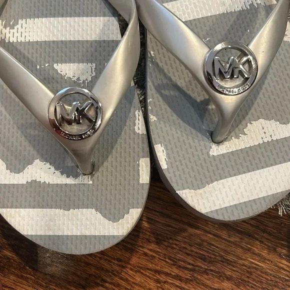 Michael Kors women’s flip-flops - Picture 9 of 10